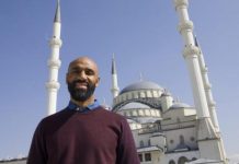 Pas plot 700 viteve, Kanoute synon ndërtimin e një xhamie të re në Sevilla