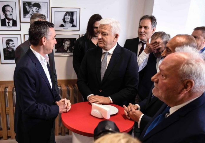 auto_2019_05_29_Veseli-_Me_Malin_e_Zi_do_te_kemi_vetem_mirekuptim_dhe_marreveshje__21559117981