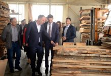 Limaj: Eksporti është rritur pas ndalimit të importit për lëndën e parë të drurit