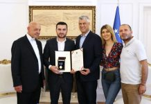 Thaçi dekoron një dëshmor me urdhrin “Hero i Kosovës”