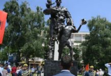 Dedikim prekës i djalit të heroit Shkëlzen Haradinaj, Luani: Shkëlzen, e ndjej se po më mban në dorë sot