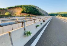 Lule në autostradë dhe fjalë prekëse për dy të rinjtë që humbën jetën në autostradë