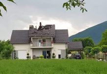 Rrufeja godet një shtëpi në Pejë (Foto)
