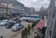 Aksident në qendër të Podujevës, përfshihen një autobus dhe një veturë