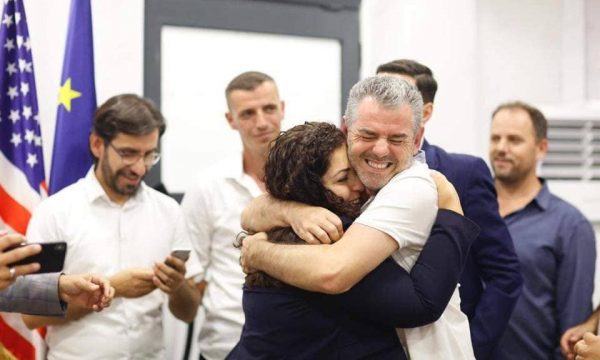 Horizon) Vjosa osmani me familje