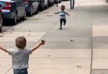 Dashuria pa hile e dy fëmijëve, nuk ishin parë prej dy ditësh…