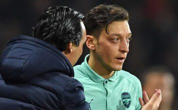 Oezil një nga tre lojtarët që po i reziston uljes së pagës