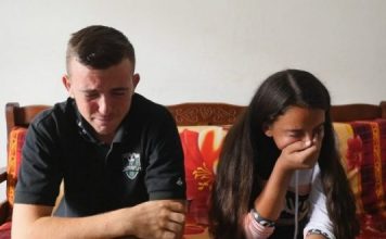Vëlla e motër, jetojnë pa prind në kushte të rënda ekonomike