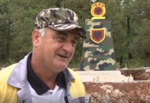 Veterani i UÇK-së vullnetarisht ndërton lapidar