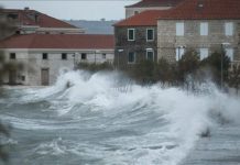 Moti i keq godet Kroacinë, përmbyten qytetet bregdetare