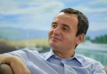 Në 12 vjetorin e pavarësisë, Kurti për herë të parë bën homazhe te varri i ish-presidentit Rugova