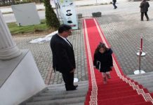 Lutfi Haziri pret në takim aktoren e re të Hollywood-it, Eloise Kosumi