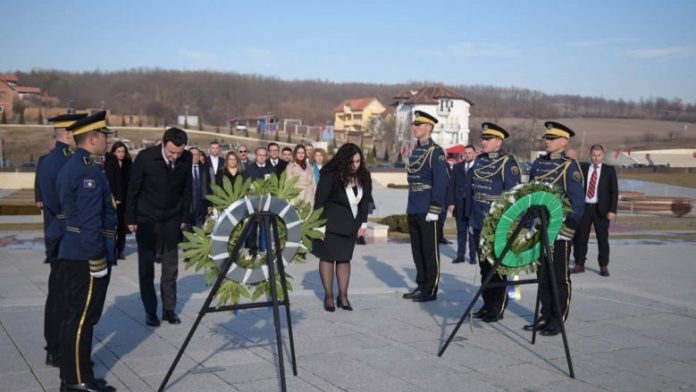 2020_02_17_Osmani-Presidenti-Rugova-ikona-e-përbashkët-e-lirisë-Adem-Jashari-me-familje-simbol-i-sakrificës-1-780x439