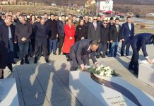 PDK-ja bën homazhe në Prekaz