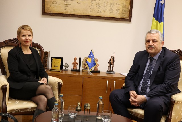 Pamje-nga-takmi-me-shefen-e-UNDP-së