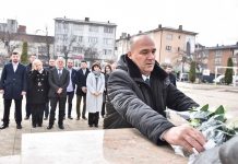 Lëvizja Vetëvendosje në Podujevë nderon dëshmorët e lirisë