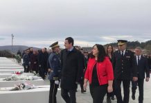 Kurti e Osmani bëjnë homazhe në Prekaz, thonë se familja Jashari vuri themelet e shtetit