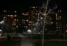 Si revoltë ndaj zhvillimeve të fundit politike në kohë pandemie, qytetarët për pesë minuta bënë zhurmë në ballkonet e tyre me mjete kuzhine