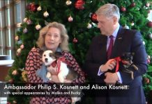 Gruaja e ambasadorit amerikan në protestë kundër rrëzimit të qeverisë