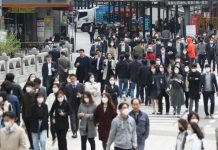 Koreja e Jugut i rikthehet normalitetit, qytetarët shkojnë sërish në punë – hapen restorantet dhe qendrat tregtare