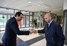 Kryeministri Kurti shërben me bakllava zyrtarët e Qeverisë