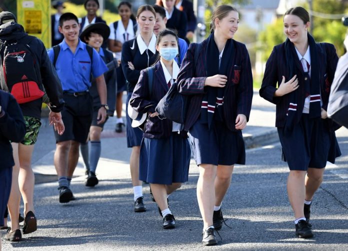 auto_2020-05-11T032534Z_28943172_RC23MG9G9NVQ_RTRMADP_3_HEALTH-CORONAVIRUS-AUSTRALIA1589182283