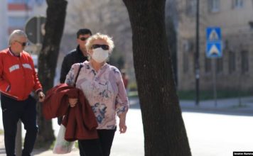 Coronavirusi: Dilema e të moshuarve kosovarë, të rrinë brenda apo jashtë?