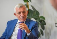 Kufiri me Shqipërinë mund të hapet kah mesi i qershorit, ambasadori tregon masat strikte për bregdetin