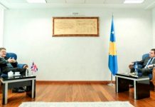 Kurti takon ambasadorin Abbott, flasin rreth situatës së pandemisë dhe rimëkëmbjes ekonomike