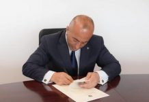 Haradinaj, 27 mijë euro për librat që i dhuroi, disa i mbajti në zyrë e disa në makina