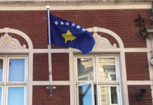 Haradinaj – Stublla dënon sulmin ndaj Konsullatës në Kopenhagë, vendoset sërish flamuri i Kosovës