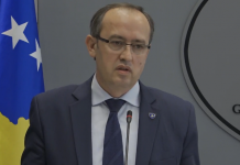 Hoti thotë se nuk do t’ia kalojë presidentit kompetencat për dialogun