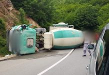 Rrokulliset kamioni i betonit rrugës për Orllan, lëndohet një person