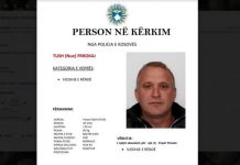 Policia kërkon ndihmën e qytetarëve për ta arrestuar këtë person për vjedhje të rëndë