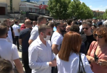 Protestojnë pronarët e restoranteve e këngëtarët për moslejimin e organizimit të dasmave