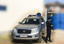 Gjykimi për tentim vrasje ndaj fqinjëve për shkak të pronës, i dëmtuari thotë se i akuzuari ka goditur me thikë atë dhe xhaxhin e tij