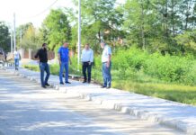 Ndërtohen trotuare në rrugën Dumnicë – Llaushë