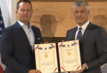 Thaçi dekoroi ambasadorin Grenell me Medaljen Presidenciale të Meritave
