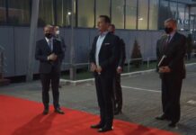 Delegacioni i SHBA-së mbërrin në Kosovë, nis takimi me Hotin