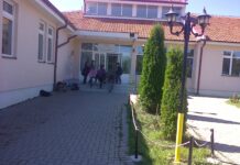 Komuna e Podujevës tash e gjen kohën për t’i ngjyrosur shkollat, ndërpritet mësimi edhe në fshatin Buricë