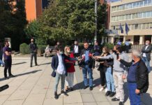 Punëtorët e KEK-ut protestojnë para Kuvendit, kërkojnë mundësinë e tërheqjes së një pjese nga Trusti