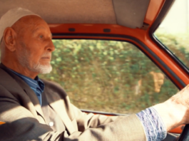 “Shumaherët” e Obiliqit, axhë e nip mbi 80 vjeç vozitin veturën