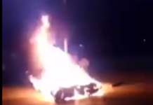 Përshihet nga flakët një motoçikletë në Podujevë