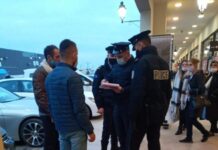 Podujevë: Policia s’e fal askënd, për dy ditë shqiptoi 357 gjoba për qytetarët që s’i barten maskat