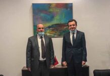 Albin Kurti i shkon në zyre Bulliqit, ia bënë përhajër pozitën e kryetarit të Podujevës