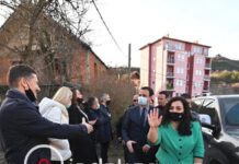 Brenda Veriut të Mitrovicës, Albini dhe Vjosa përshëndeten me shqiptarët