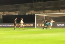 Kuzhinieri i famshëm Nusret tregon aftësitë edhe në futboll, feston golin “në mënyrën e tij” të famshme