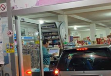 I riu nga kosovar futet me veturë në market për të blerë