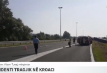 Mërgimtarët nisen drejt spitalit ku po trajtohen të lënduarit në aksidentin tragjik