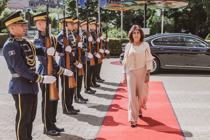Presidentja-Osmani-i-pranoi-sot-letrat-kredenciale-nga-ambasadorja-e-Kolumbise_4.jpg
